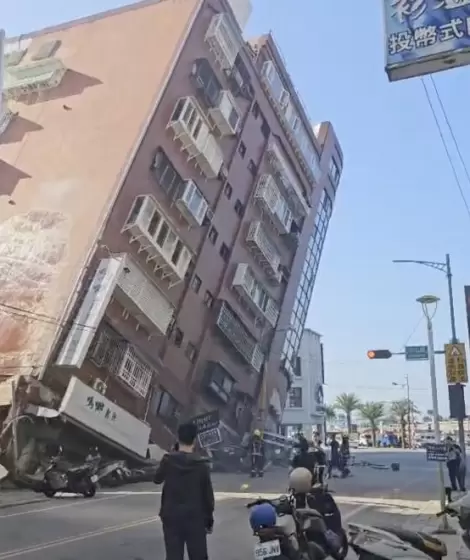 Un edificio qued totalmente inclinado tras el terremoto en Taiwn.