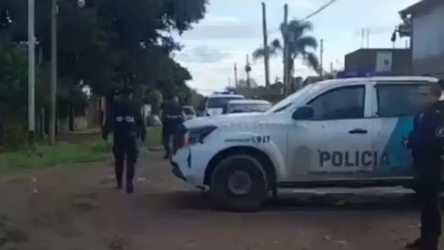 Momento en que la Polica arrib al domicilio donde se encontraban Julio Torres y Eliana Yslas.