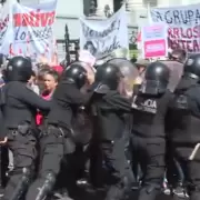 Bullrich reprimi a jubilados y maestros en el Congreso: "Es indudablemente un genocidio silencioso"