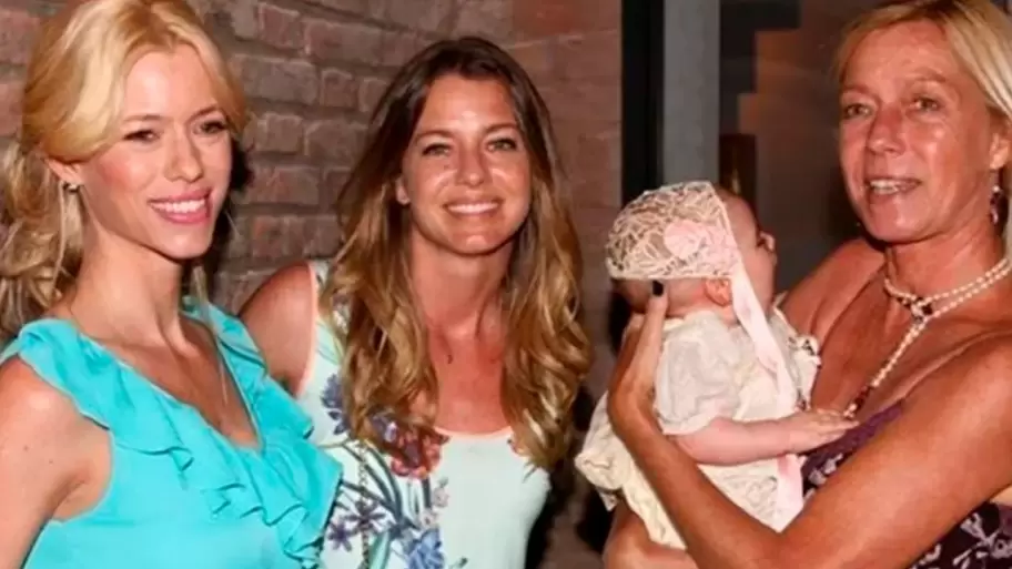 Nicole Neumann junto a Claudia y su hija Indiana.