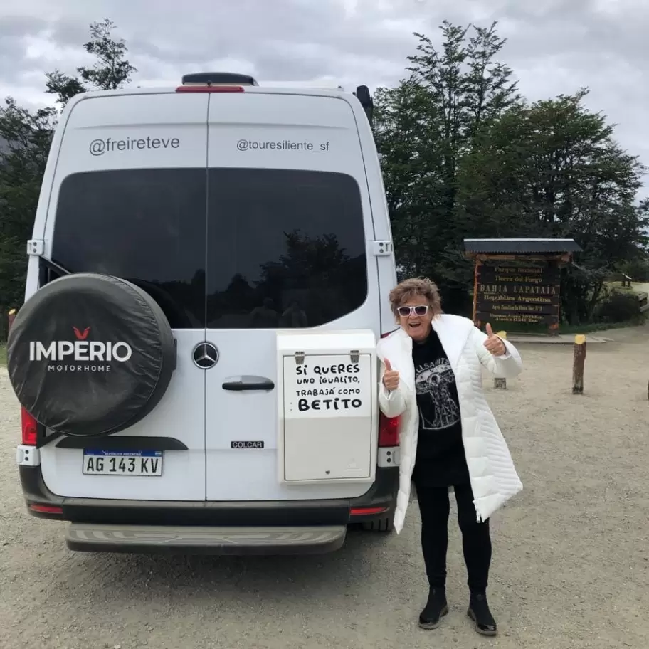 Silvia Freire y "Merceditas", el motorhome que le dej� su marido con quien estuvo m�s de 40 a�os y con el que recorre el pa�s con su "tour resiliente"