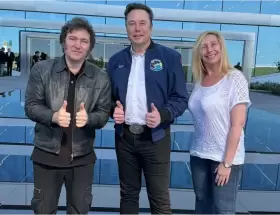 Javier Milei, Elon Musk y Karina Milei.