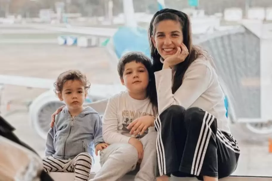 Juana Repetto y sus hijos.