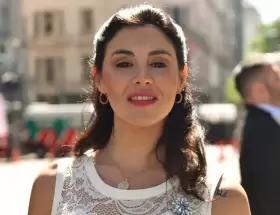 Marcela Pagano acorral� a Adorni y su pareja con su modo de vida exorbitante.