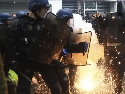 Imgenes de la represin en Francia durante la marcha por el Da del Trabajador.