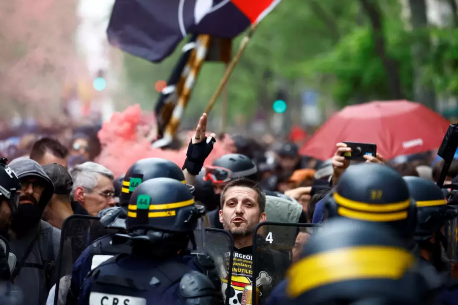 Imgenes de la represin en Francia durante la marcha por el Da del Trabajador.