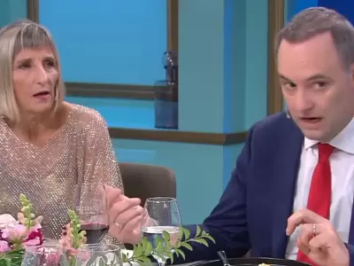 Manuel Adorni, vocero presidencial, vivi un incmodo momento en la mesa de Mirtha Legrand al ser consultado por su aumento salarial