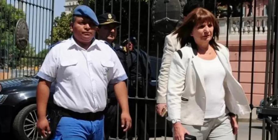 Luis Chocobar y Patricia Bullrich a la hora de recibir la condena.