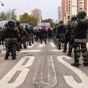 Forcejeos, golpes y una mujer con convulsiones: as actu el protocolo antipiquetes frente a la Quinta de Olivos