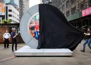 The Portal en Nueva York el 8 de mayo en el cual se inaugur.