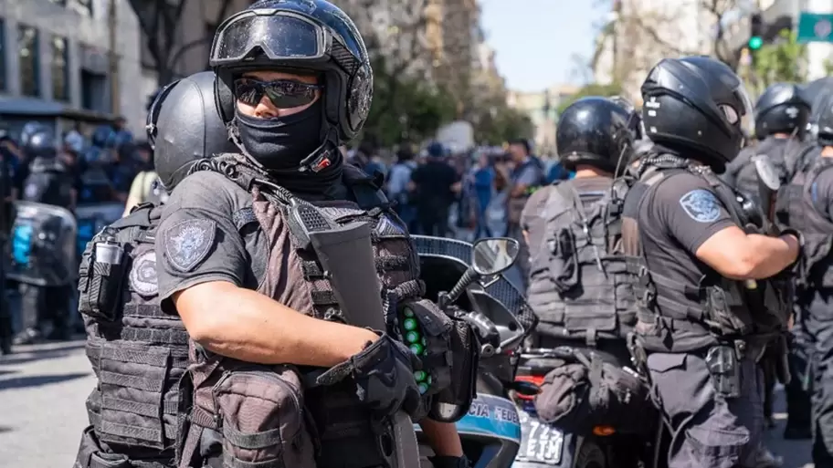 La fuerza policial de Patricia Bullrich persigue y reprime a trabajadores