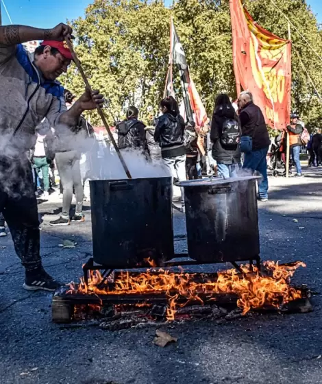 Olla popular organizada por el Polo Obrero