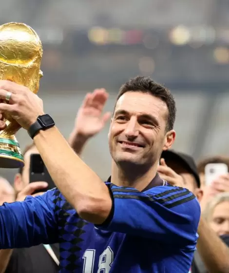 Scaloni con la Copa Mundial de Qatar 2022