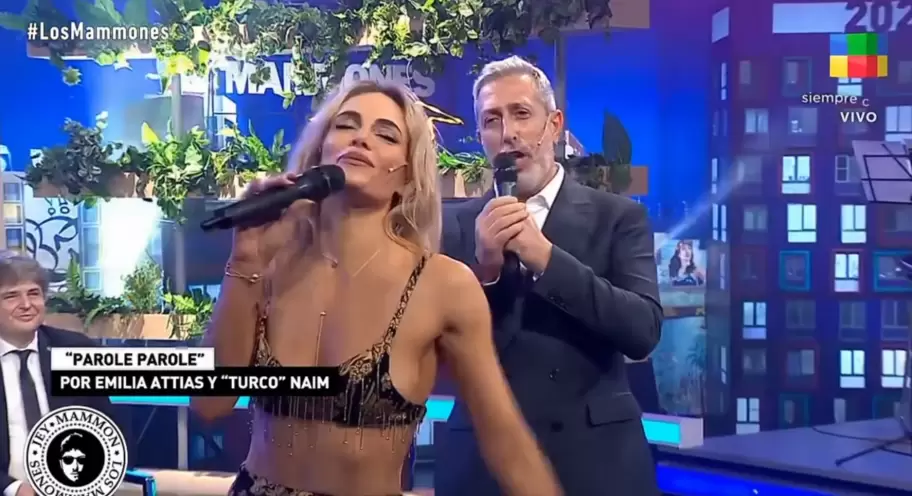 Emilia Attias y "El Turco" Nam cantando juntos en el programa que conduca Jey Mammon.