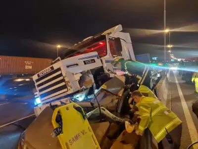 El camin que protagoniz el accidente en la Autopista Panamericana.