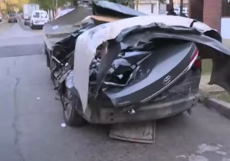 As qued uno de los vehculos que fue aplastado por el camin en la Autopista Panamericana.