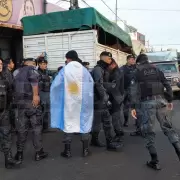 Arde Misiones: se suman ms policas a las protestas mientras el Gobierno provincial denuncia el robo de una camioneta