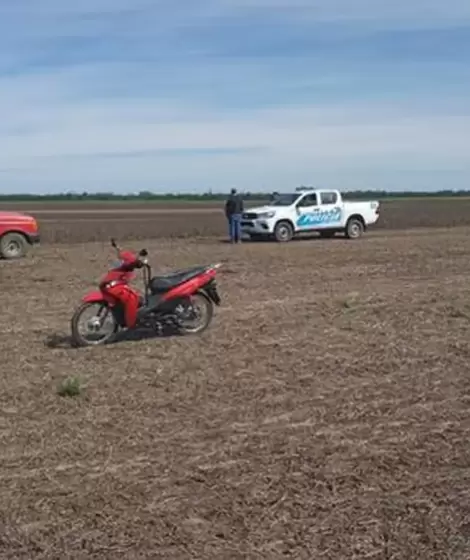 La moto de Romina Karban. A metros de all encontraron su cuerpo fusilado por cinco disparos que le dieron de espaldas.