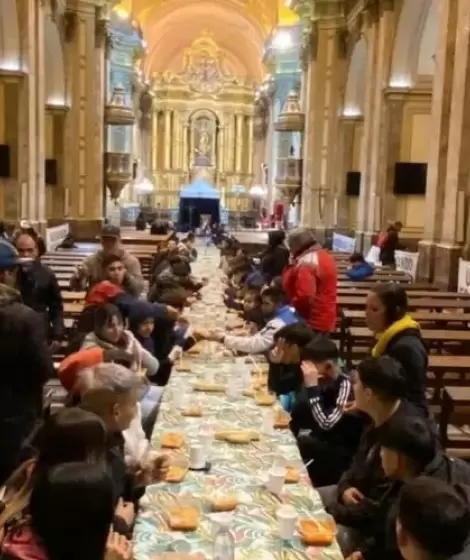 La Catedral Metropolitana abri sus puertas para dar de comer a personas en situacin de calle