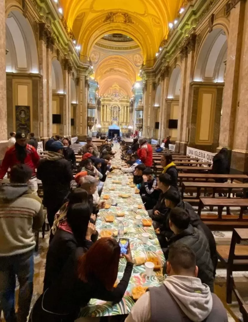 La Catedral de Buenos Aires convertida en un comedor comunitario