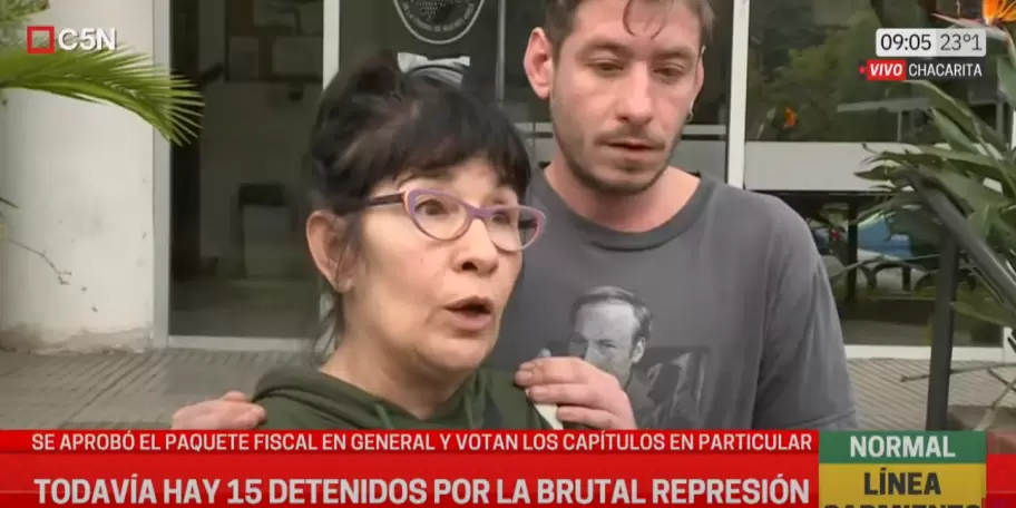La madre y hermano de Camila, una de las detenidas en Congreso