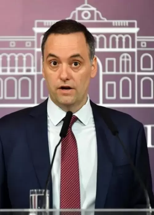 Manuel Adorni anunció el decreto que cambiará todo.