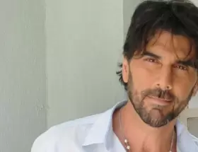 juan Darth�s se recibi� de pastor evang�lico y disfruta de sus salidas transitorias.