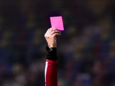 La tarjeta rosa hace su debut en la Copa Amrica