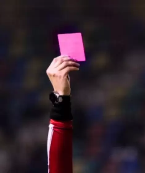 La tarjeta rosa hace su debut en la Copa Amrica
