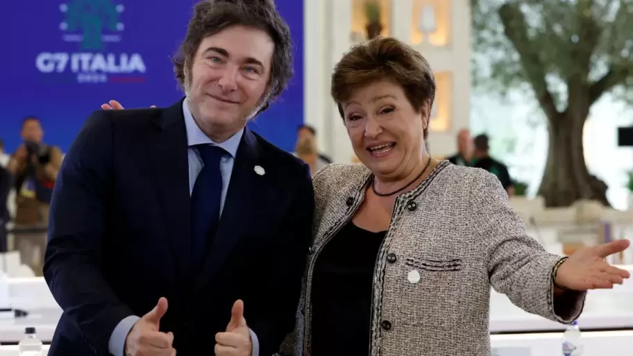 Milei junto a Georgieva durante la reunin del G7 en Italia