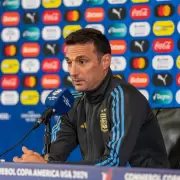 Scaloni, sobre el escándalo en Newell's: "A los chicos hay que decirles que se saquen la foto con quien quieran"