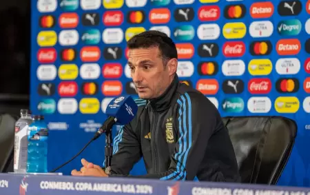 Lionel Scaloni ya piensa en el equipo para la final del domingo