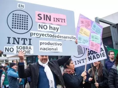 Protesta del INTI contra los despidos