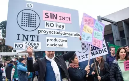 Protesta del INTI contra los despidos