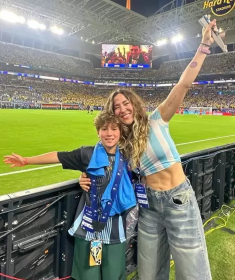 Jimena Barn vio la Final de la Copa Amrica 2024 junto a su hijo Morrison "Momo" Osvaldo Barn.