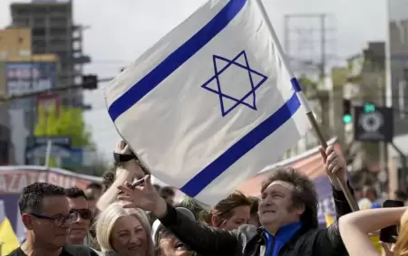 Milei con la bandera de Israel