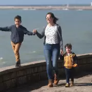 Transporte, hospedaje y el gustito de una porcin de rabas: cunto cuesta una escapadita a Mar del Plata