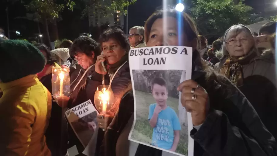 Con velas, pancartas e imgenes de santos, la comunidad correntina realiz este lunes una importante marcha