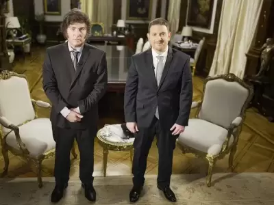 Javier Milei y Jonatan Viale en el despacho presidencial de Casa Rosada