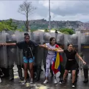 Arde Venezuela: "Chuparon" a dirigentes opositores mientras denuncian "un golpe de Estado orquestado por la derecha"