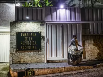 Cortaron la electricidad de la Embajada argentina en Caracas.