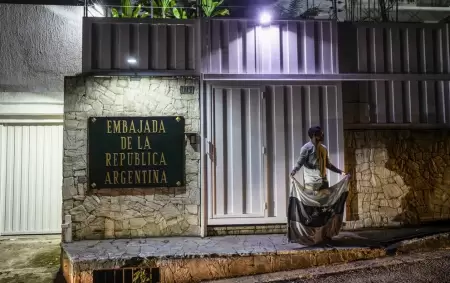Cortaron la electricidad de la Embajada argentina en Caracas.