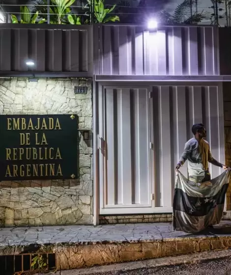 Cortaron la electricidad de la Embajada argentina en Caracas.