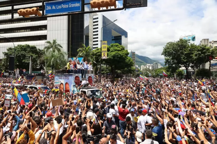 Edmundo Gonzlez Urrutia y Mara Corina Machado encabezaron marchas opositoras