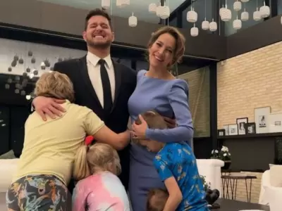 Luisana Lopilato junto a Michael Bubl y sus hijos Noah, Elas y Vida