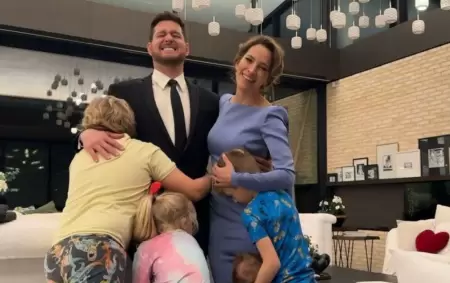 Luisana Lopilato junto a Michael Bubl y sus hijos Noah, Elas y Vida