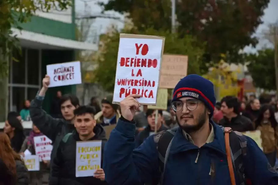 Postal de la ltima marcha universitaria