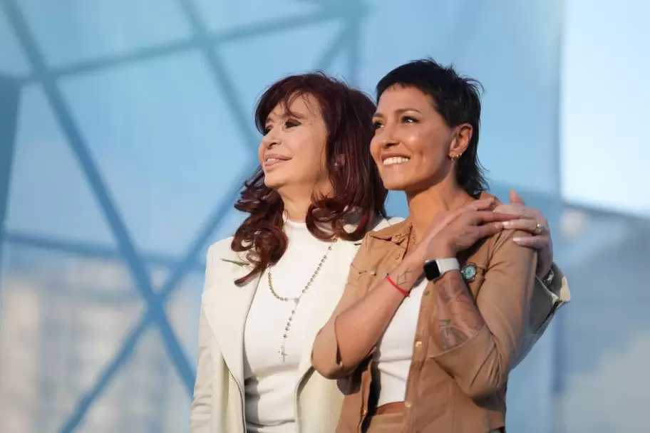 Cristina Fernndez de Kirchner y Mayra Mendoza