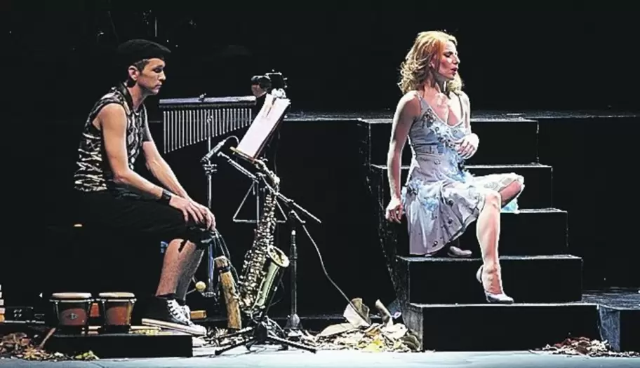 Diego Reinhold y Elena Roger en escena, 20 aos atrs.