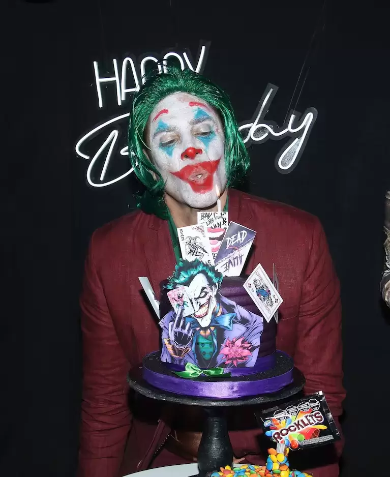 Matas Al lleg vestido del Joker a su cumpleaos numero 47